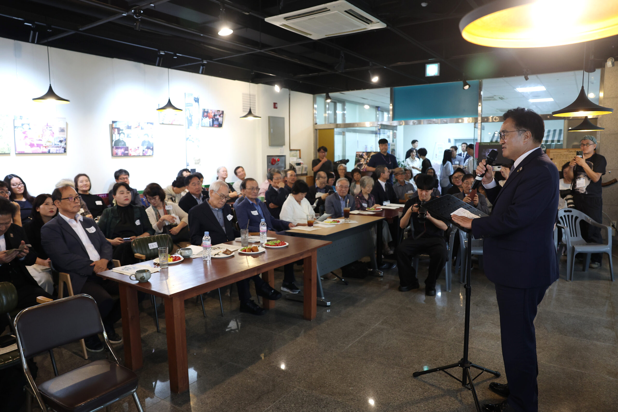 우원식 의장, 문동환·문혜림 기억전 개막식 참석