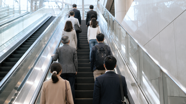 정부, 에스컬레이터 두 줄 서기 관행 30년 만에 재도입 검토
